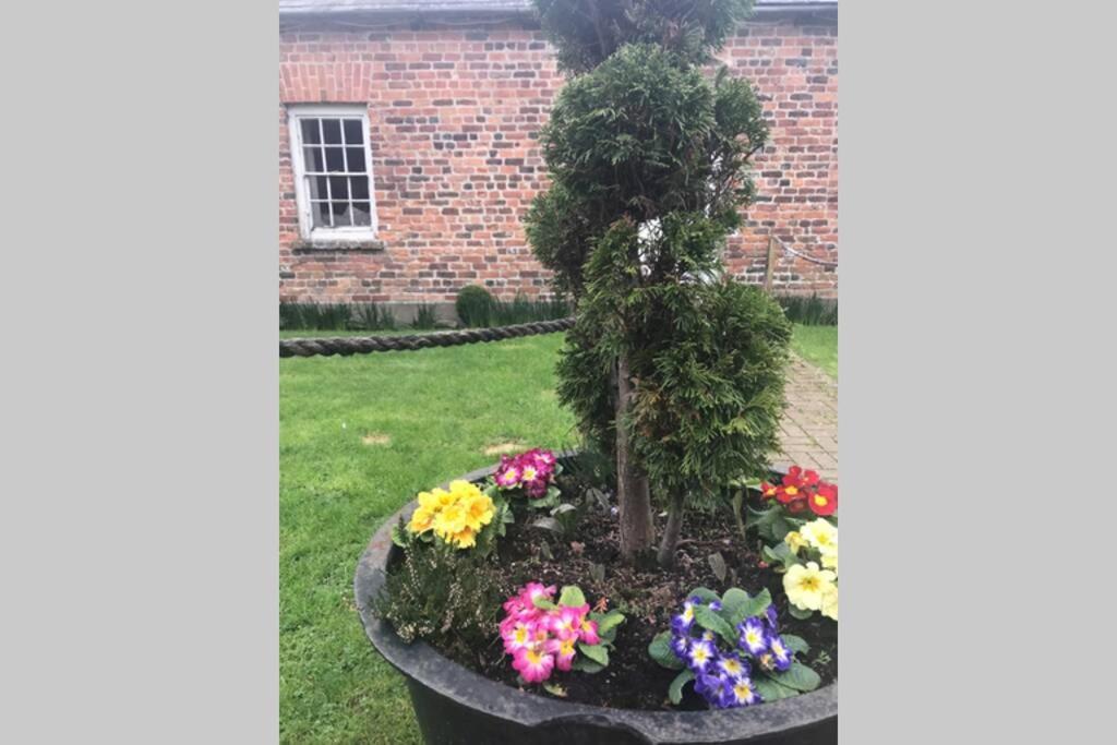 The Tack Room Cottage - Wells House & Gardens 웩스퍼드 외부 사진